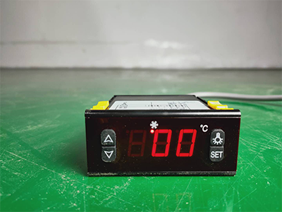 معدات التبريد الصناعية القابلة للتعديل مع أغلاق كيس الهواء المزدوج والعجلات العالمية عالية القوة 12