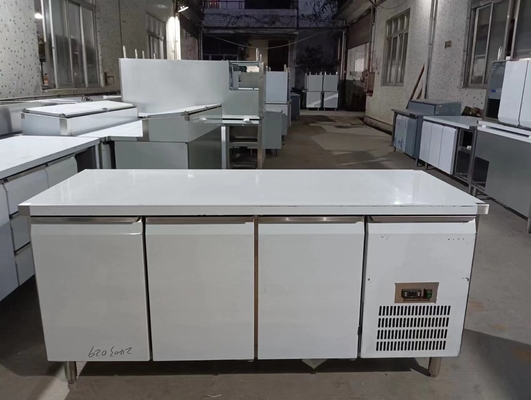 2~8°C 220-240V / 1PH / 50HZ SS304 التبريد المبرد 3 أبواب طاولة العمل لتخزين الطعام